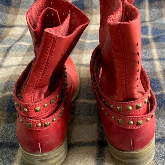 Blondo Red Ankle Boots - Picture 4 of 4